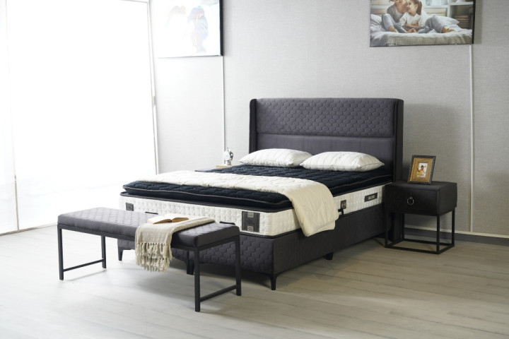 Black Loft Baza , Başlık ve Yatak